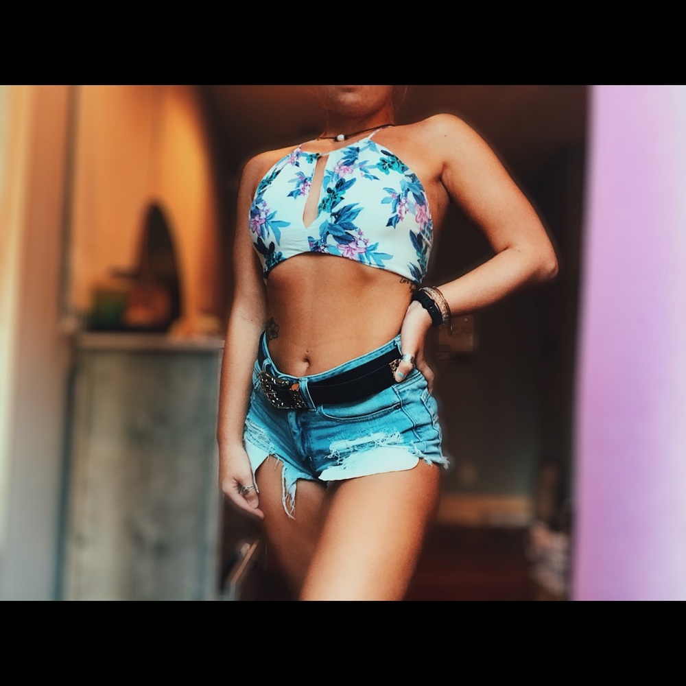 Cropped beachy shirt